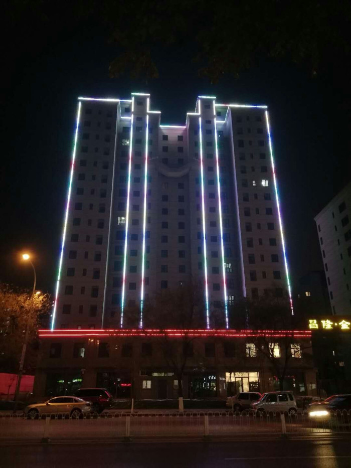 唐山昌隆地产金色玺园亮化工程实拍图3