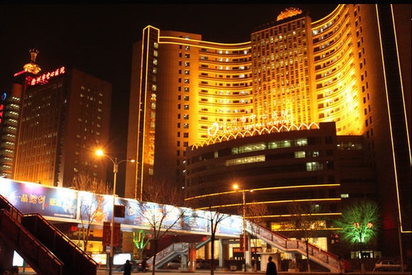 沧州市中心医院夜景图