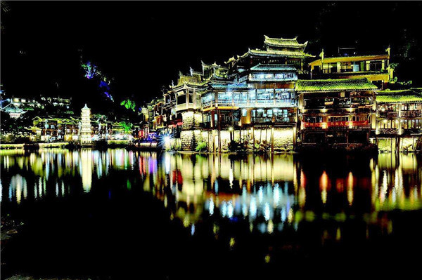 景点古建筑亮化夜间图2