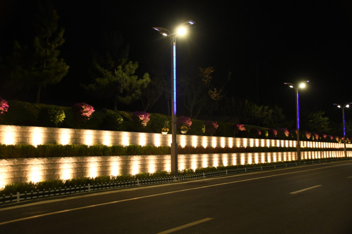 南侧石墙亮化工程夜景图
