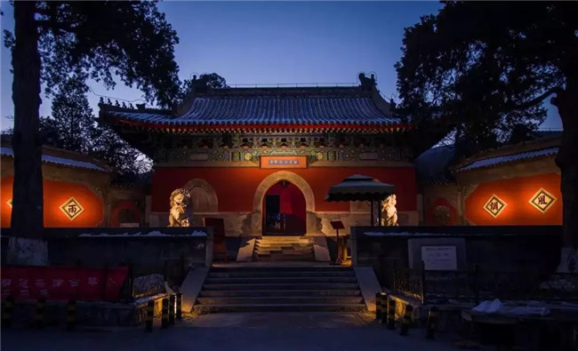 古寺正门光源选择方法