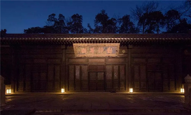 古寺正殿光源选择方法